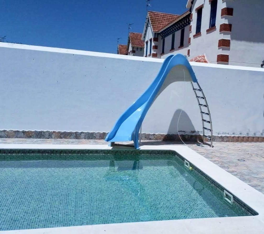 ESCORREGAS PARA PISCINA EM POLIÉSTER REFORÇADO 4