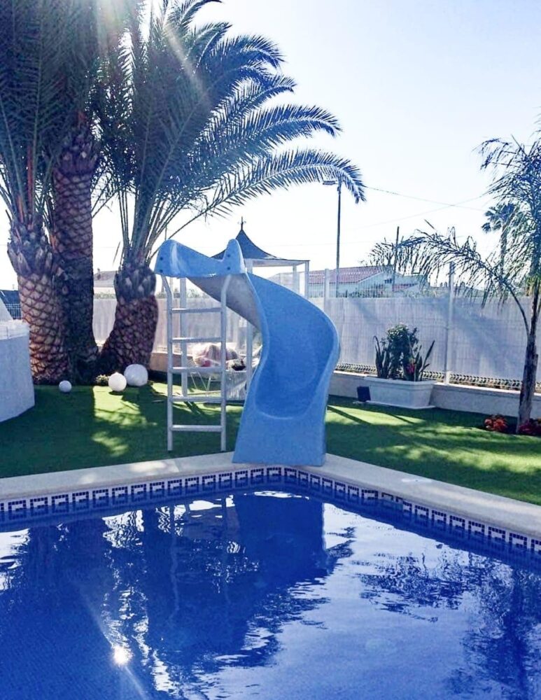 ESCORREGAS PARA PISCINA EM POLIÉSTER REFORÇADO 5