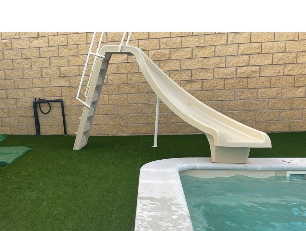 ESCORREGAS PARA PISCINA EM POLIÉSTER REFORÇADO 6